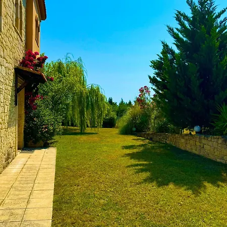 Comfort With Garden And View Vilă *